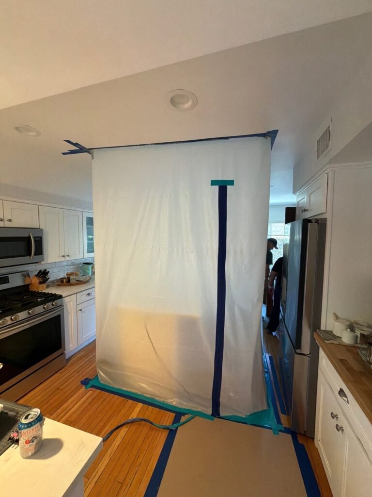 Plastic containment closing the passage in a kitchen
